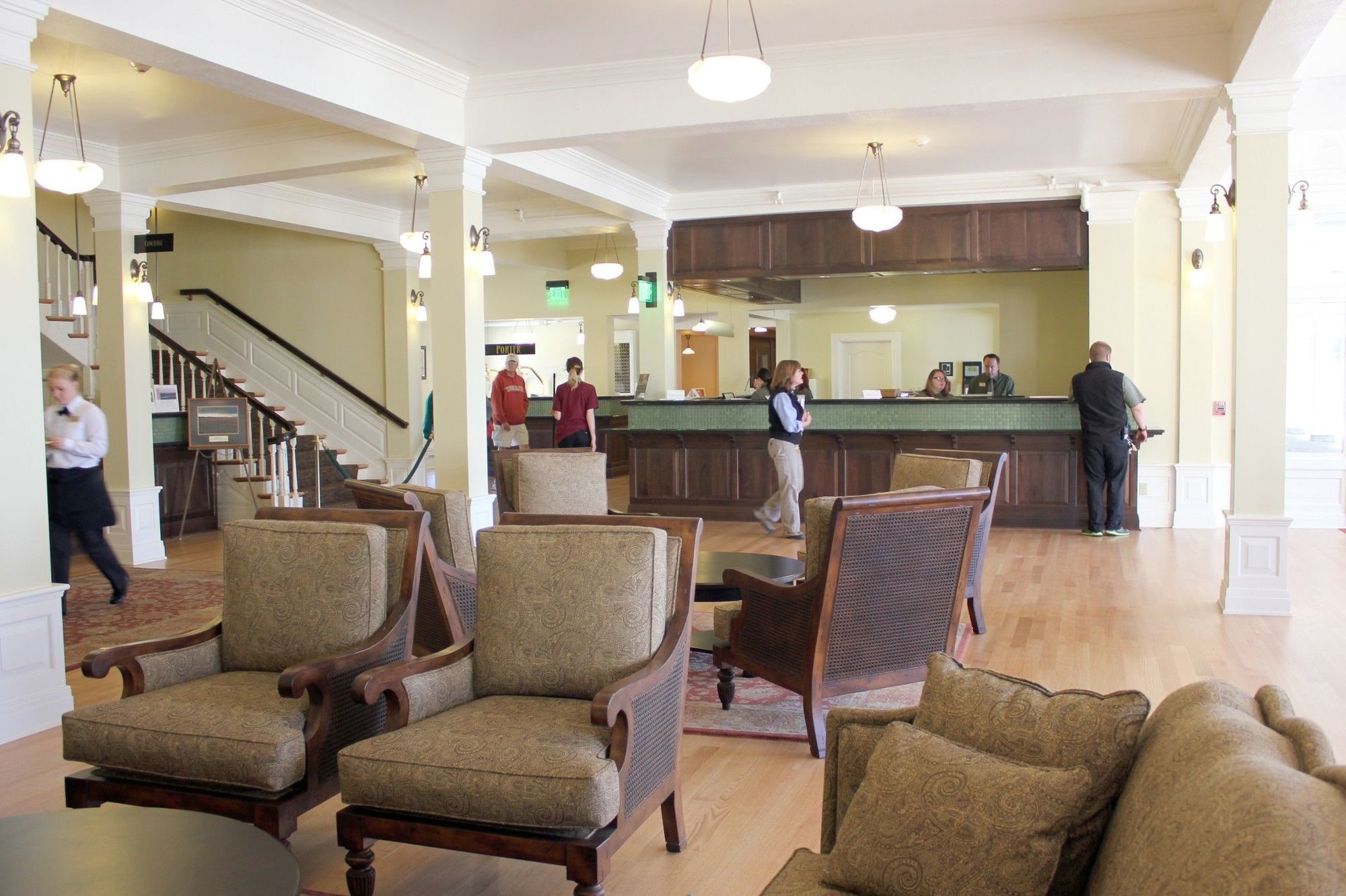 Lake Yellowstone Hotel And Cabins Exterior photo