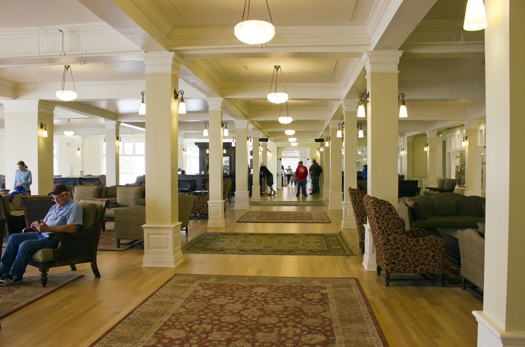 Lake Yellowstone Hotel And Cabins Exterior photo